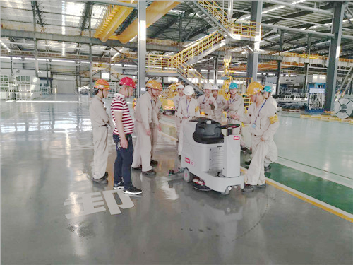 柳州宝钢使用660B洗地车清洗工厂车间地板