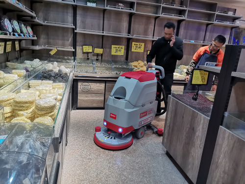 超市都在用的广西洗地机让环境变得干净舒适