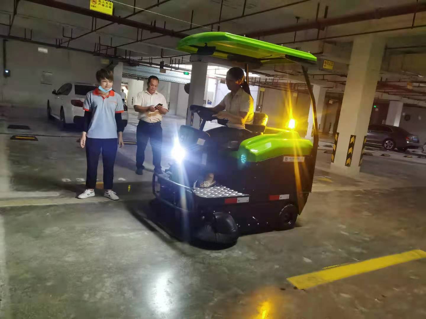 东兴小区地库清扫用驾驶式扫地机T3A