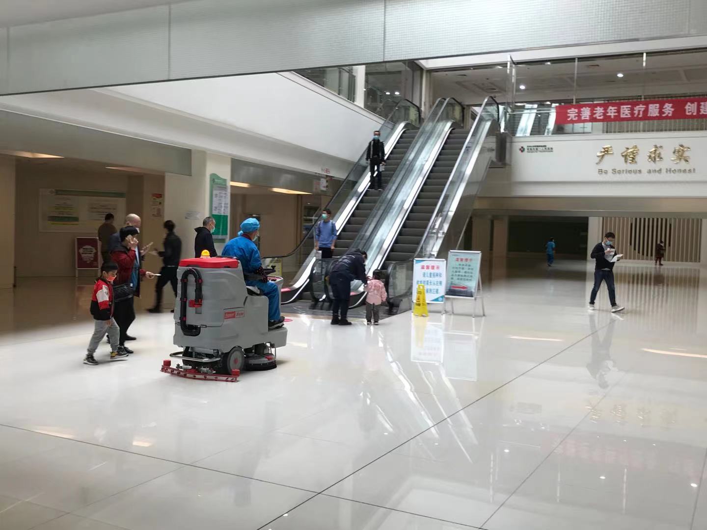 南宁医院用清洁效率高洗地车