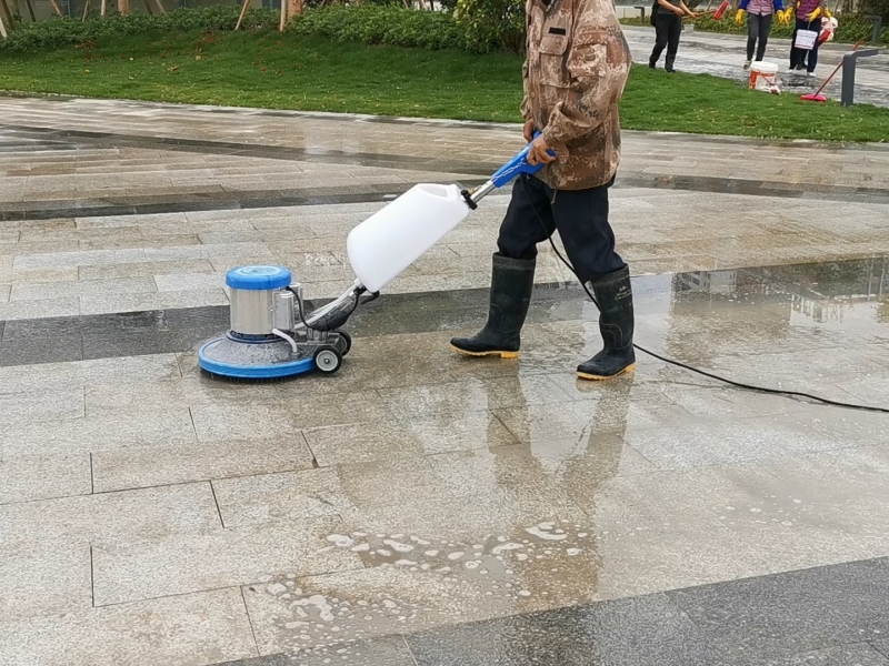 南宁开荒保洁用刷地机和高压水枪