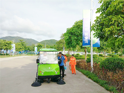 电动扫地车