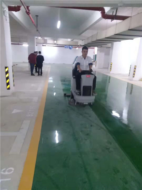柳州驾驶式洗地机
