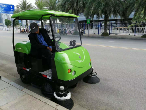 电动扫地车