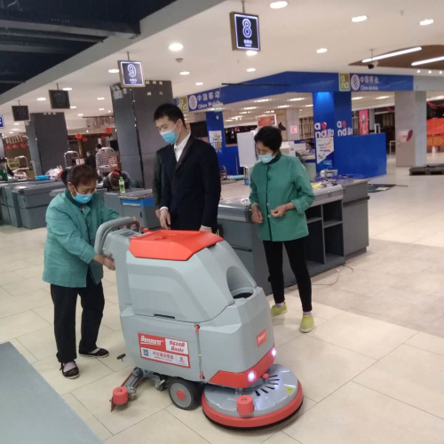 手推式洗地机