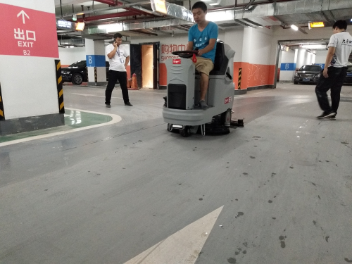 电动洗地车