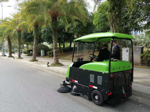 电动扫地车