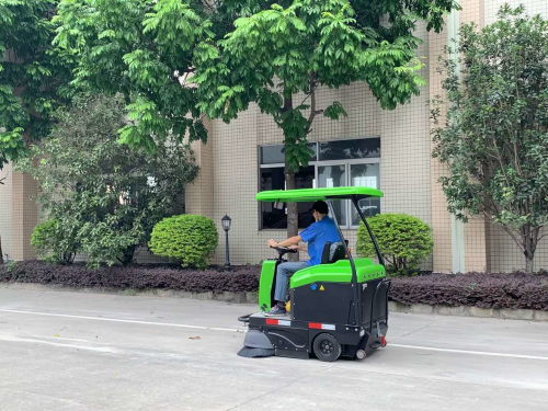 柳州电动扫地车