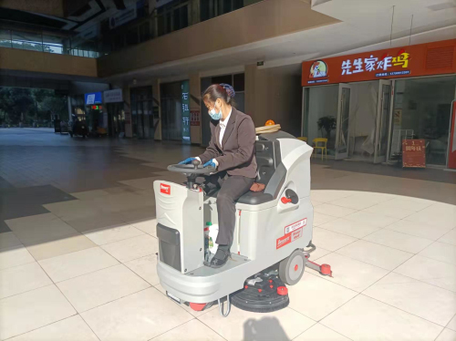 电动洗地车