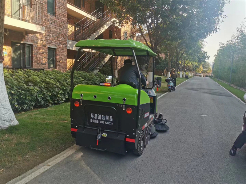百色扫地车